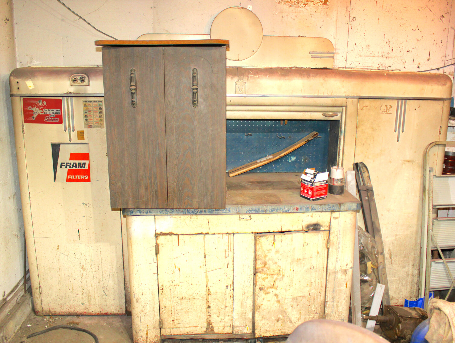 Image for LIVING ESTATE AUCTION