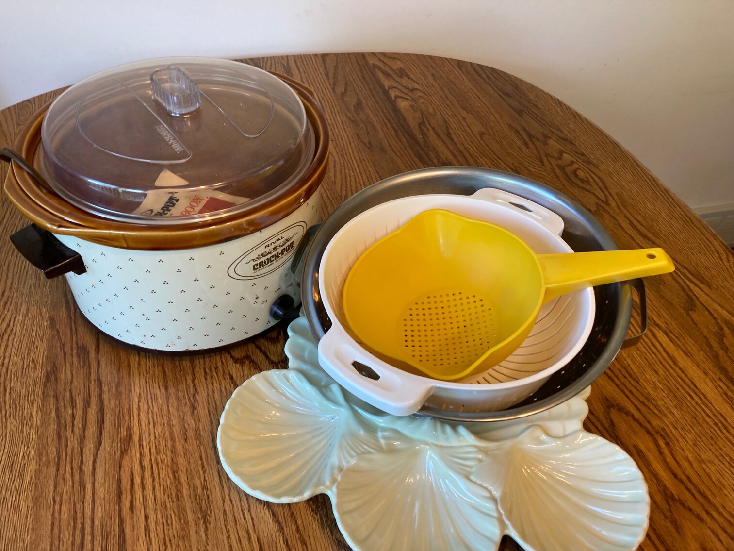 Crock Pot and Colanders 