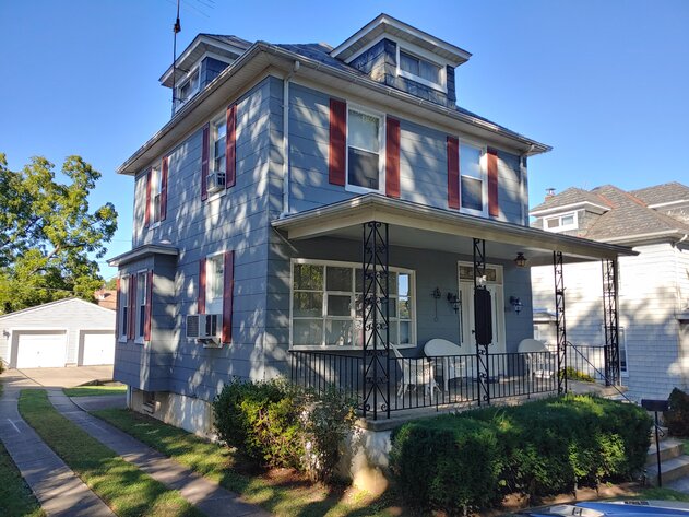 CLEAN 3 BR HOME W/ LARGE DET 2-CAR GARAGE W/ LIGHTING & ELECTRIC