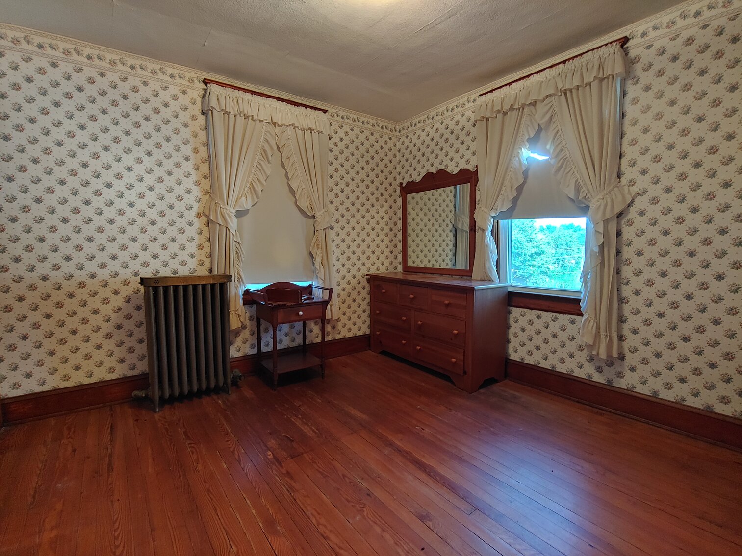 Image for CLEAN 3 BR HOME W/ LARGE DET 2-CAR GARAGE W/ LIGHTING & ELECTRIC