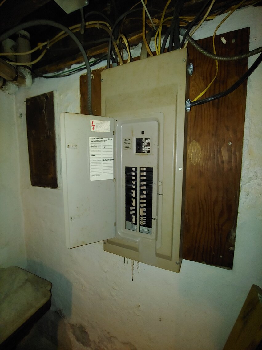 Image for CLEAN 3 BR HOME W/ LARGE DET 2-CAR GARAGE W/ LIGHTING & ELECTRIC