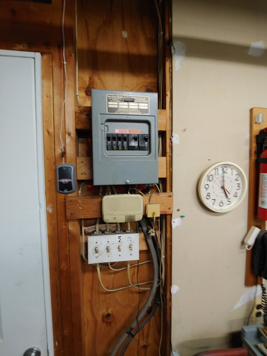 Image for CLEAN 3 BR HOME W/ LARGE DET 2-CAR GARAGE W/ LIGHTING & ELECTRIC