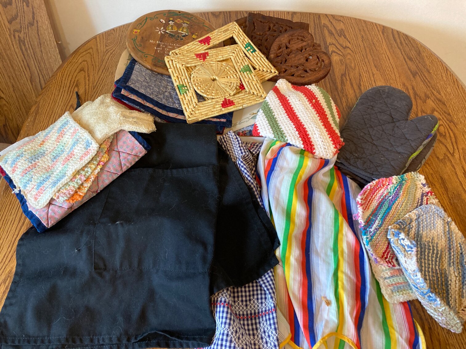 Aprons, Oven Mitts, Pot Holders