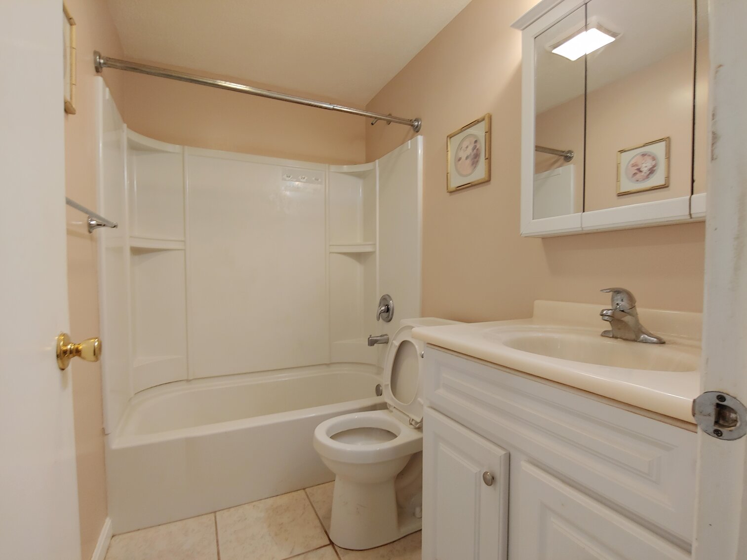 Image for 4 BR, 2 BA VINYL-SIDED SPLIT-LEVEL HOME