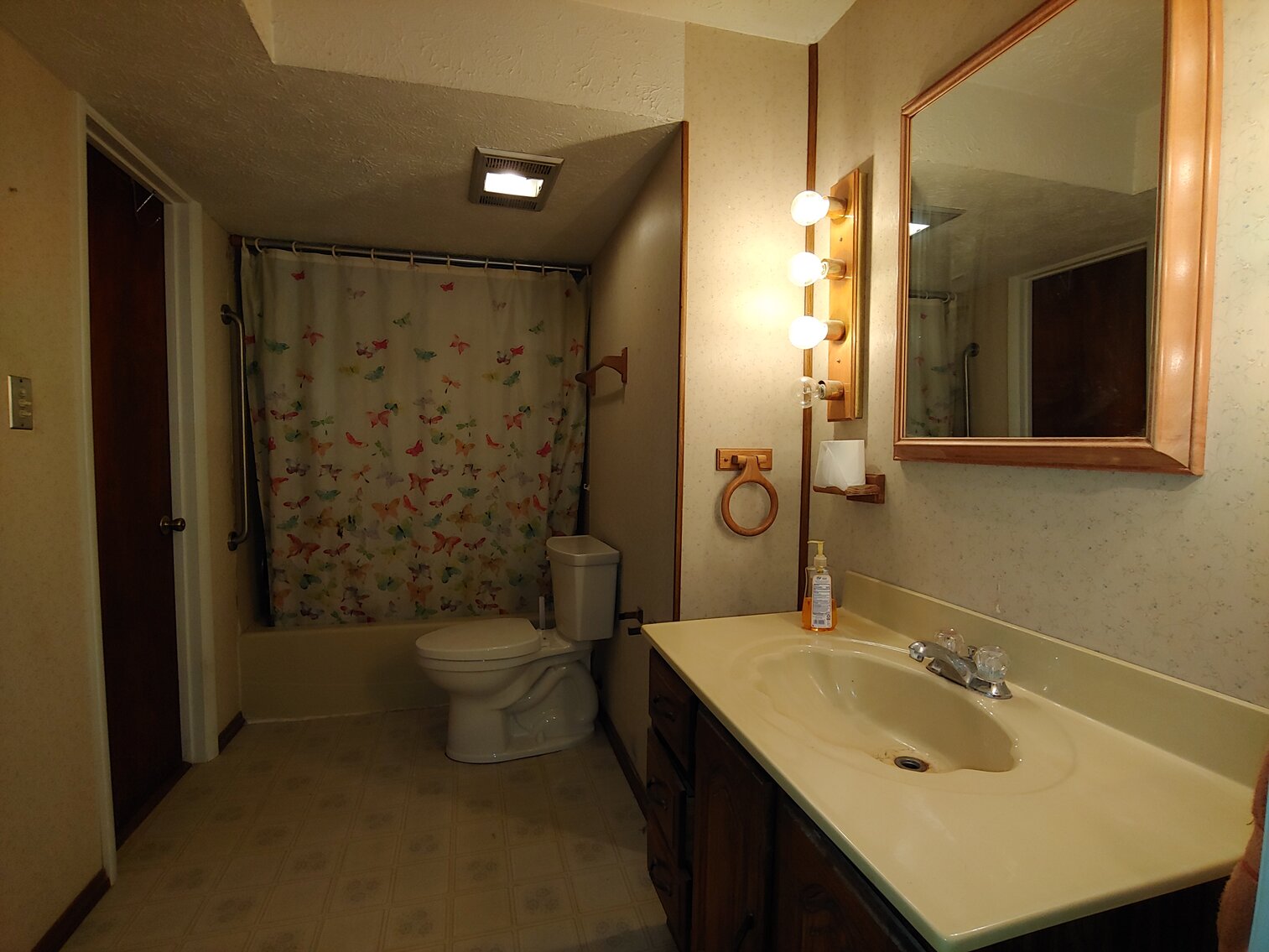 Image for 4 BR, 2 BA VINYL-SIDED SPLIT-LEVEL HOME