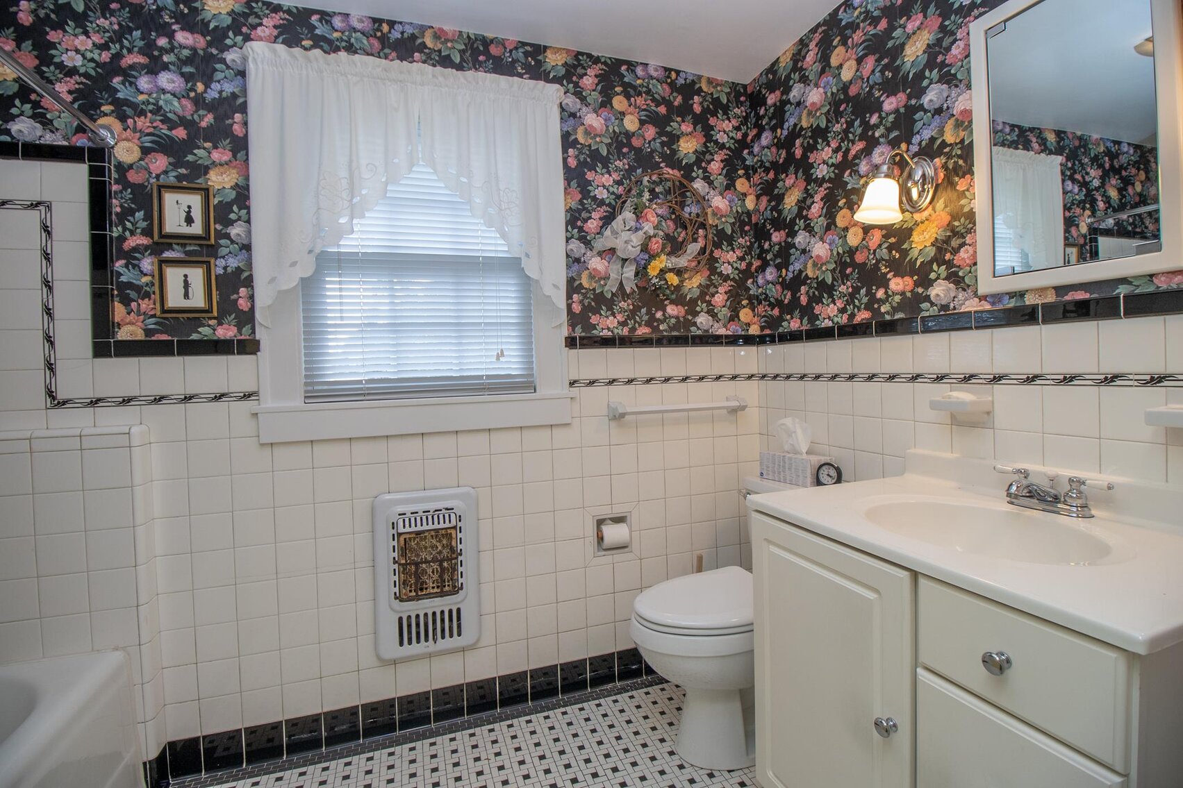 Image for SOLD $132,000 - 3 Bedroom in the Edgewood Historic District