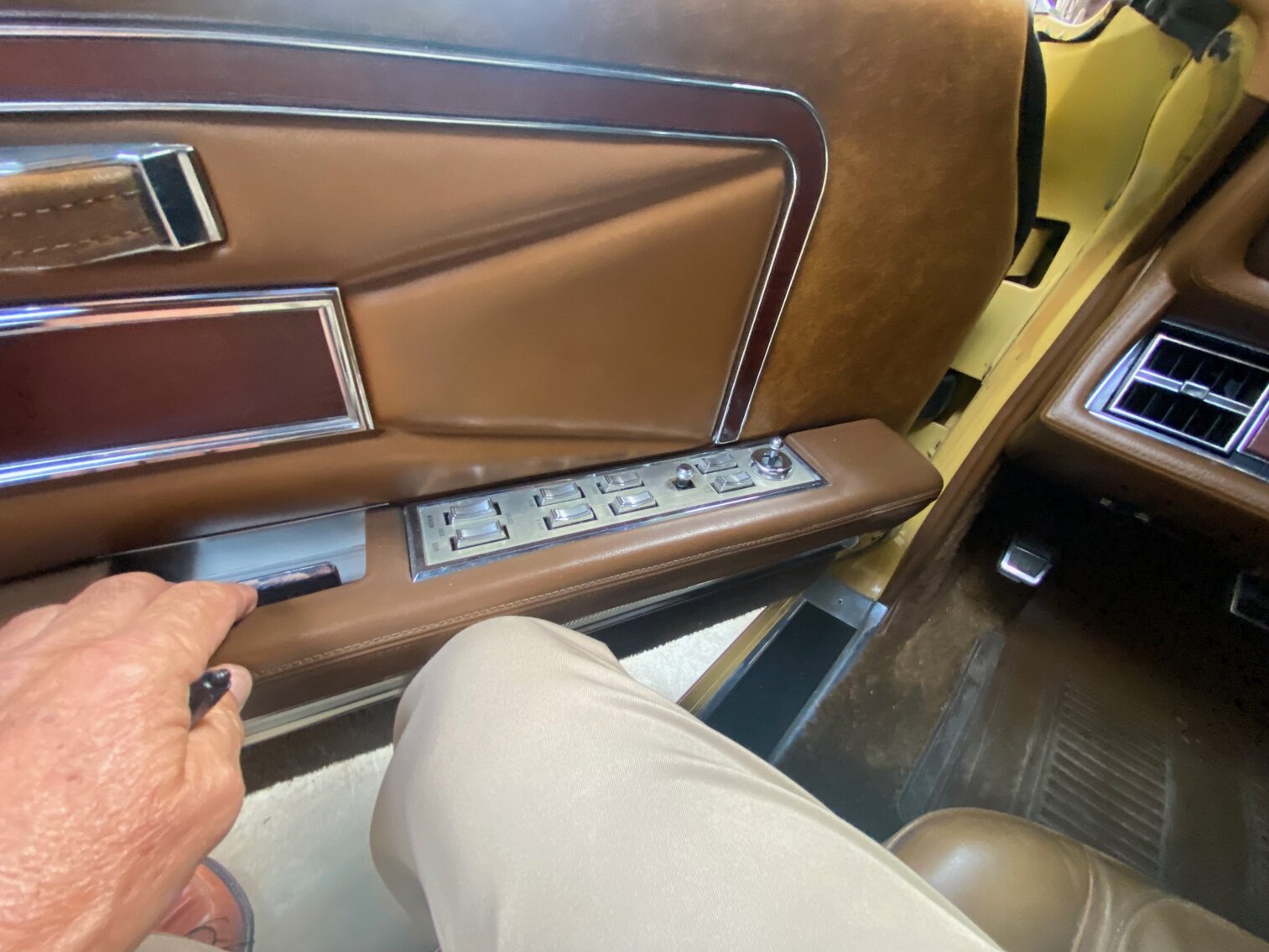 Image for PUBLIC AUCTION - SATURDAY, OCTOBER 29, 10:00 A.M.