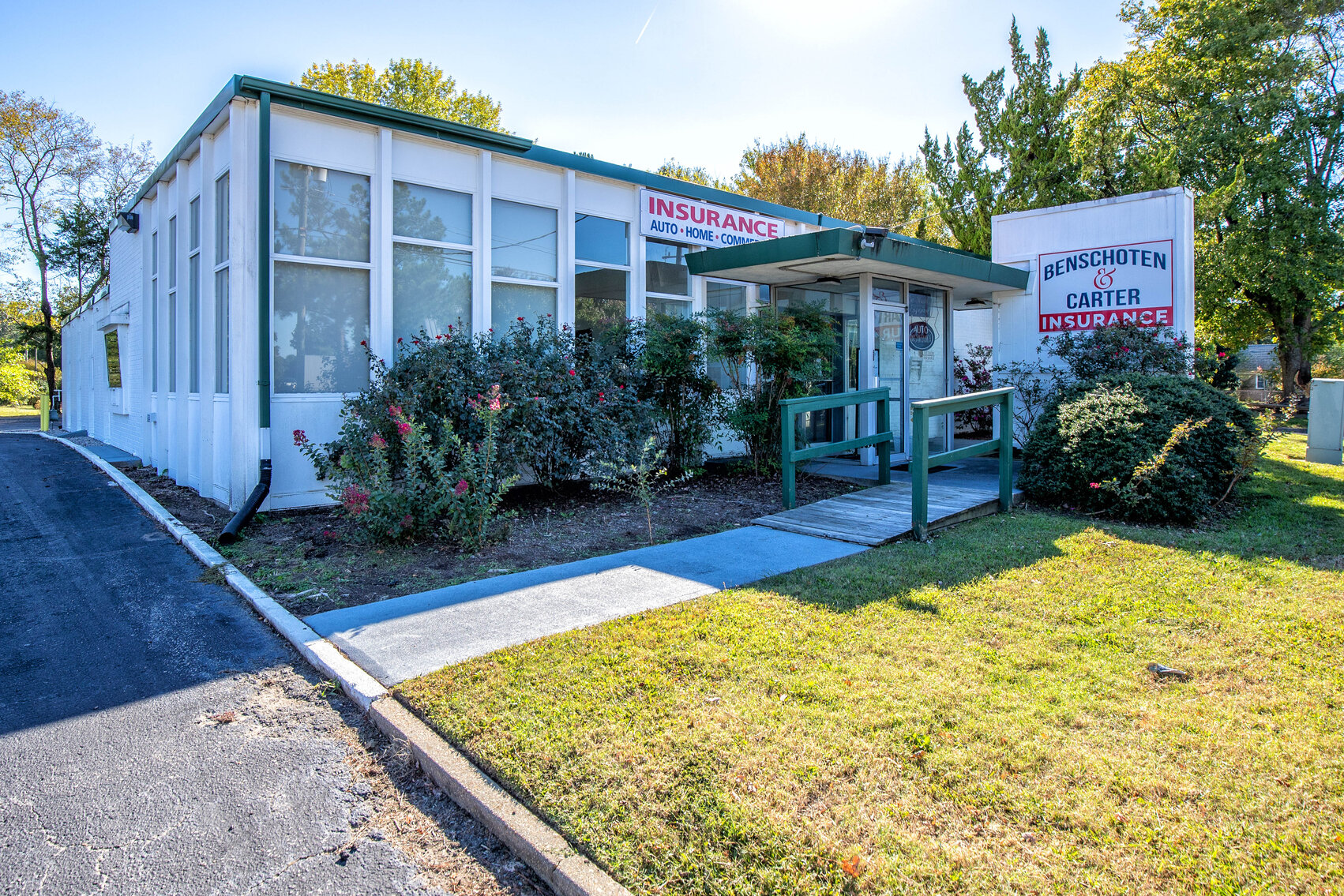 Prime Location 3,627 +/ sf Commercial Office Building Zoned B1