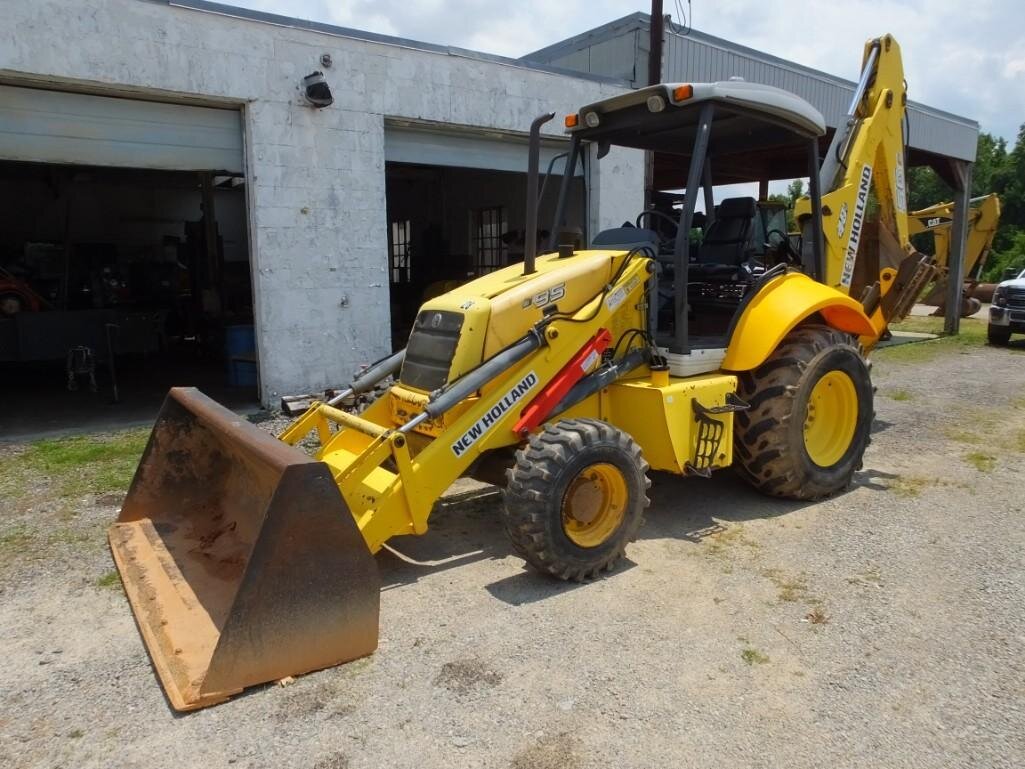 LAST CALL! Heavy Construction Equipment & Truck Auction Road Tractors