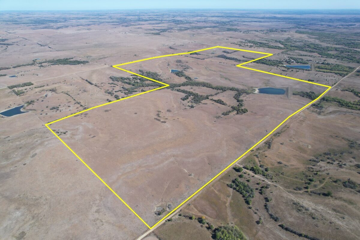 640+- Acres Chautauqua County, Kansas – Watershed Lake, Pasture, Rolling Hills, & Hunting photo 1