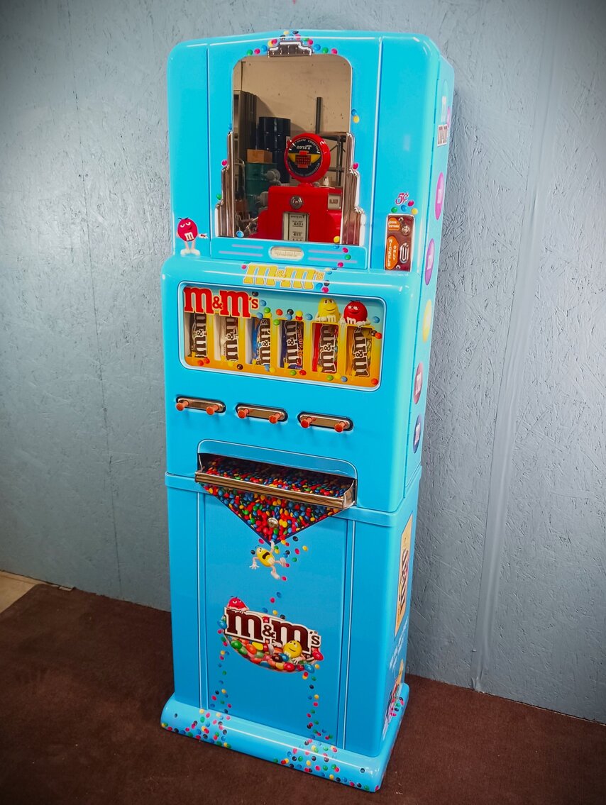 M AND M  THEMED STONER 6 PULL CANDY MACHINE