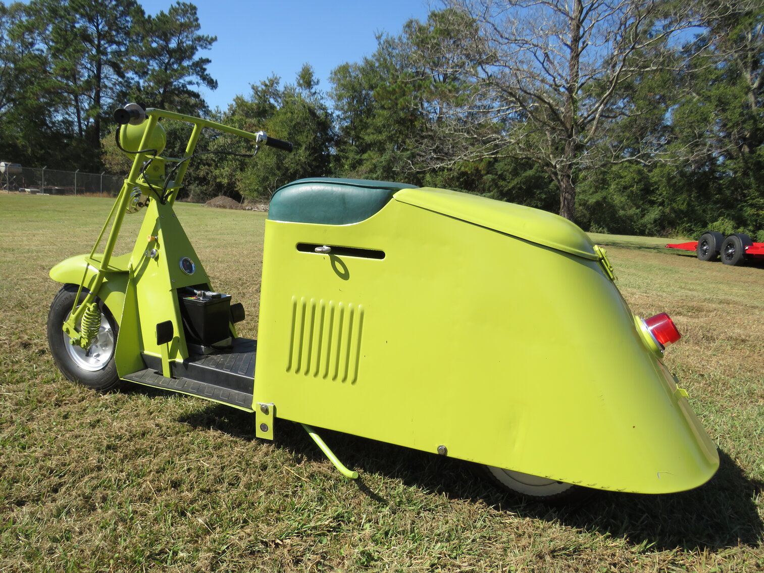 CUSHMAN EAGLE WITH CARGO BOX SIDE CAR