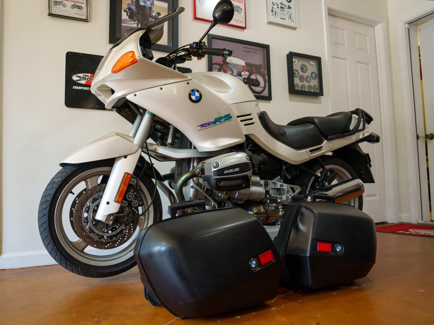 1994 BMW R1100 RS | This item did not arrive in time for the auction | It will be in our May 6, 2023 Auction