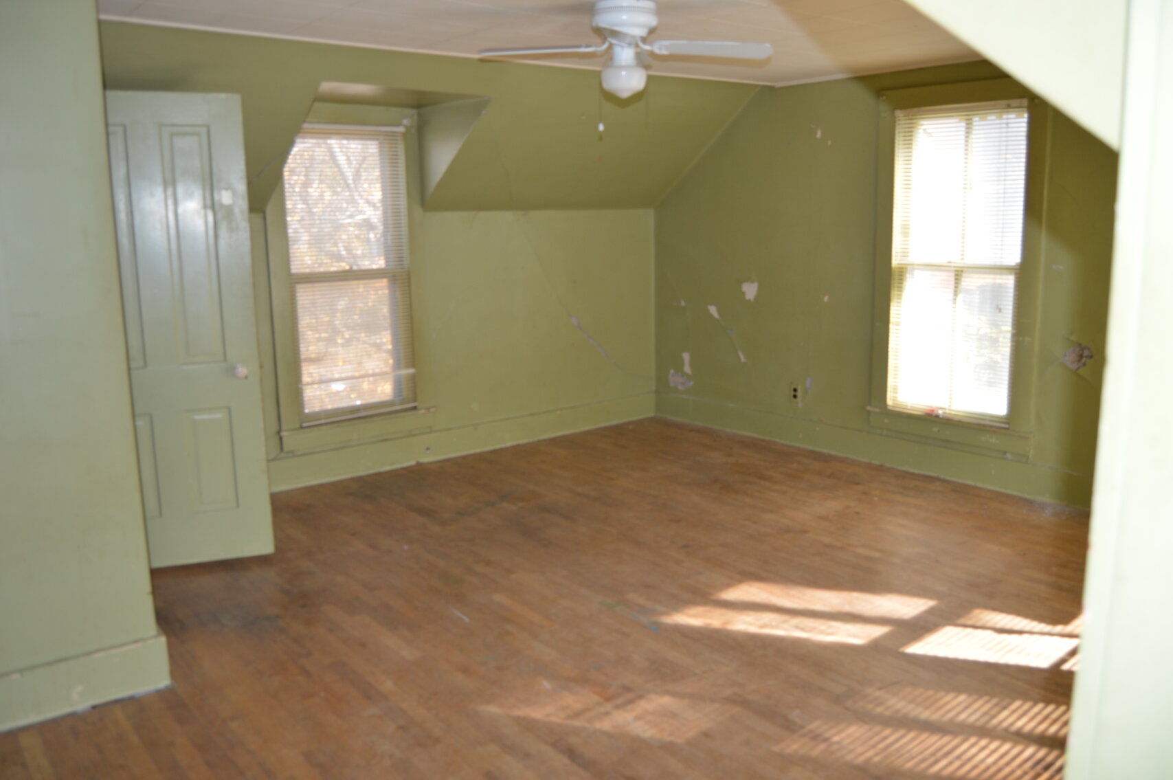 Image for 211 E 4th St