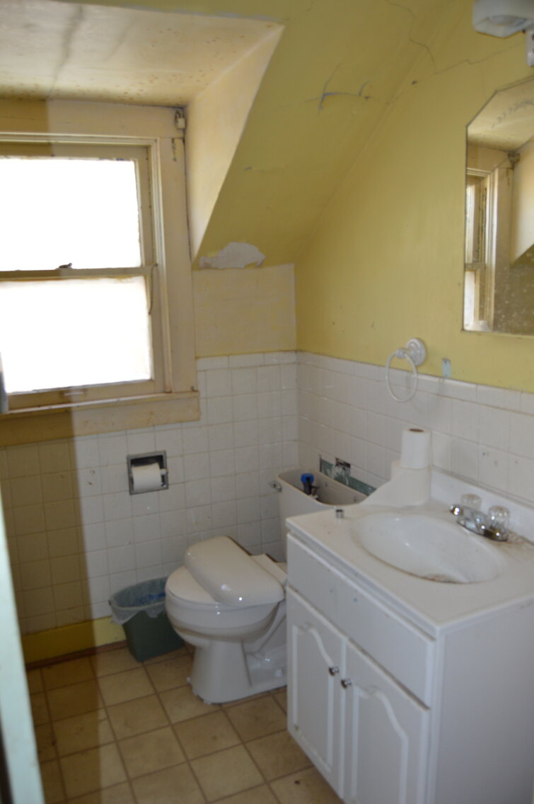 Image for 211 E 4th St