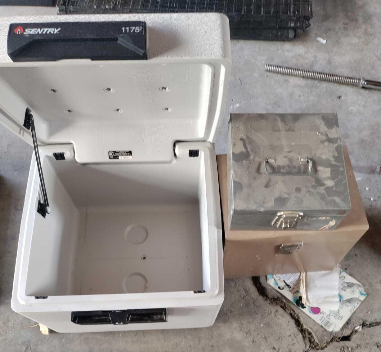 Image for Honda Civic, Ford Escape, Furniture, Decor, Kitchenware, Tools, Yard Items (Wildwood)