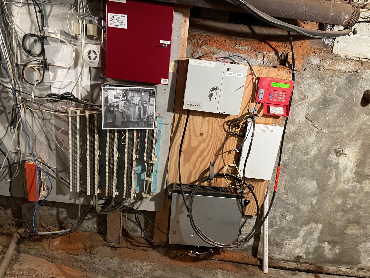 Image for Bankruptcy Auction - 2-Story 4,000 +/- SF Professional Office Building w/ Private Parking Lot in Downtown Salem