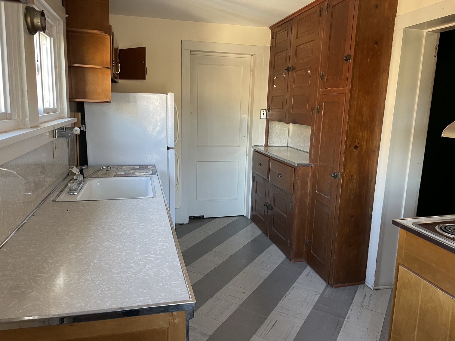 Image for Bankruptcy Auction - 2-Story 4,000 +/- SF Professional Office Building w/ Private Parking Lot in Downtown Salem