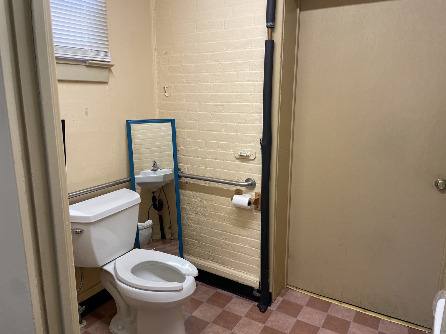 Image for Bankruptcy Auction - 2-Story 4,000 +/- SF Professional Office Building w/ Private Parking Lot in Downtown Salem