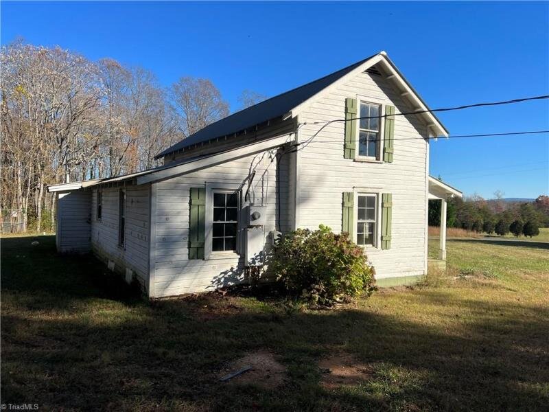 181 Woodville Church Road House For Sale in Mount Airy