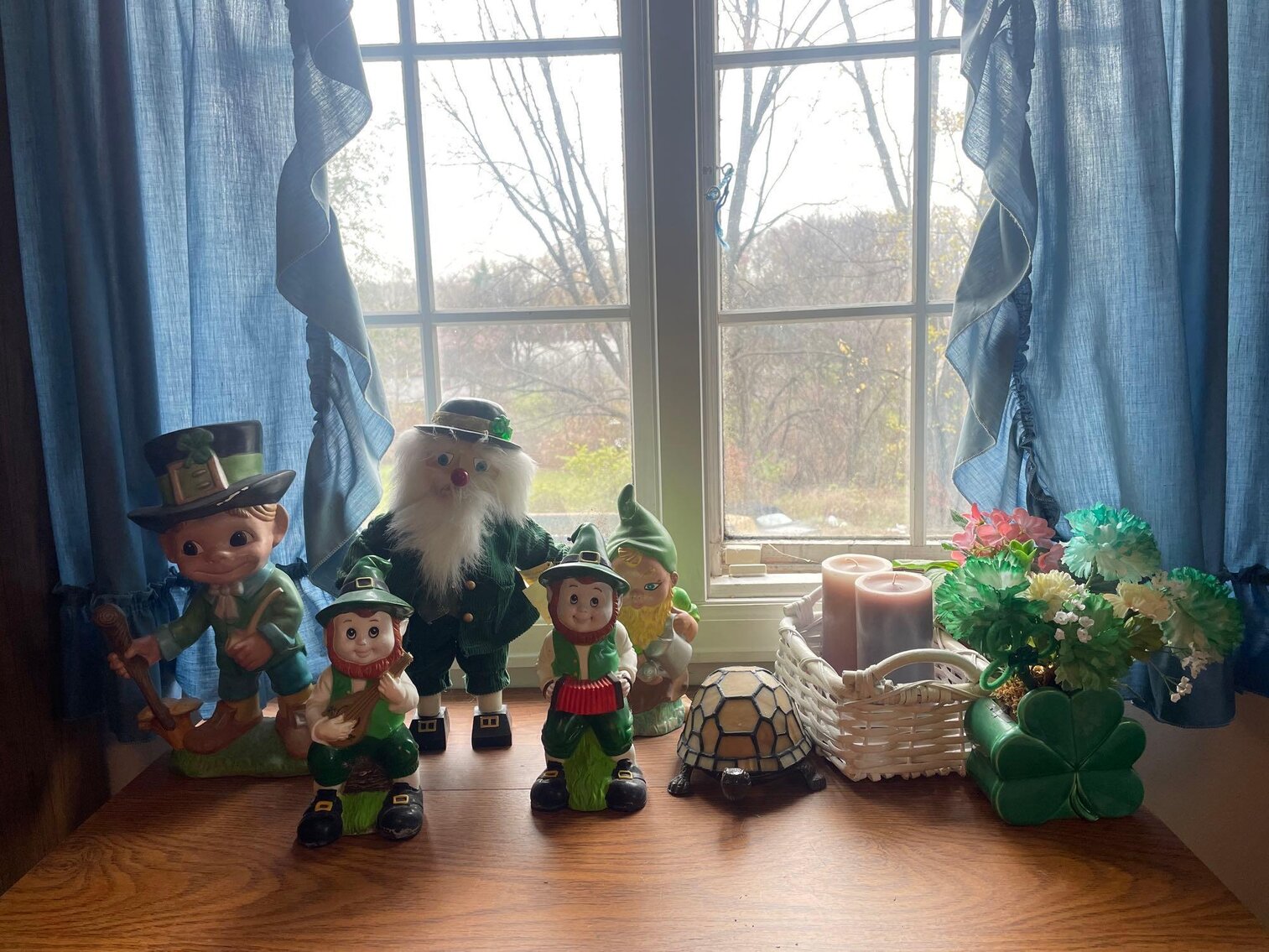 Image for Tools, Antiques, Glassware, Costume and Gold Jewelry, Collectibles, and Furnishings (S Holland Sylvania)