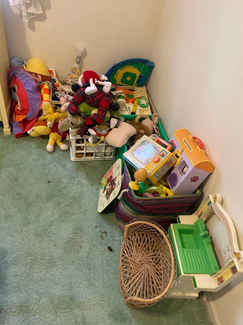 Image for Tools, Antiques, Glassware, Costume and Gold Jewelry, Collectibles, and Furnishings (S Holland Sylvania)