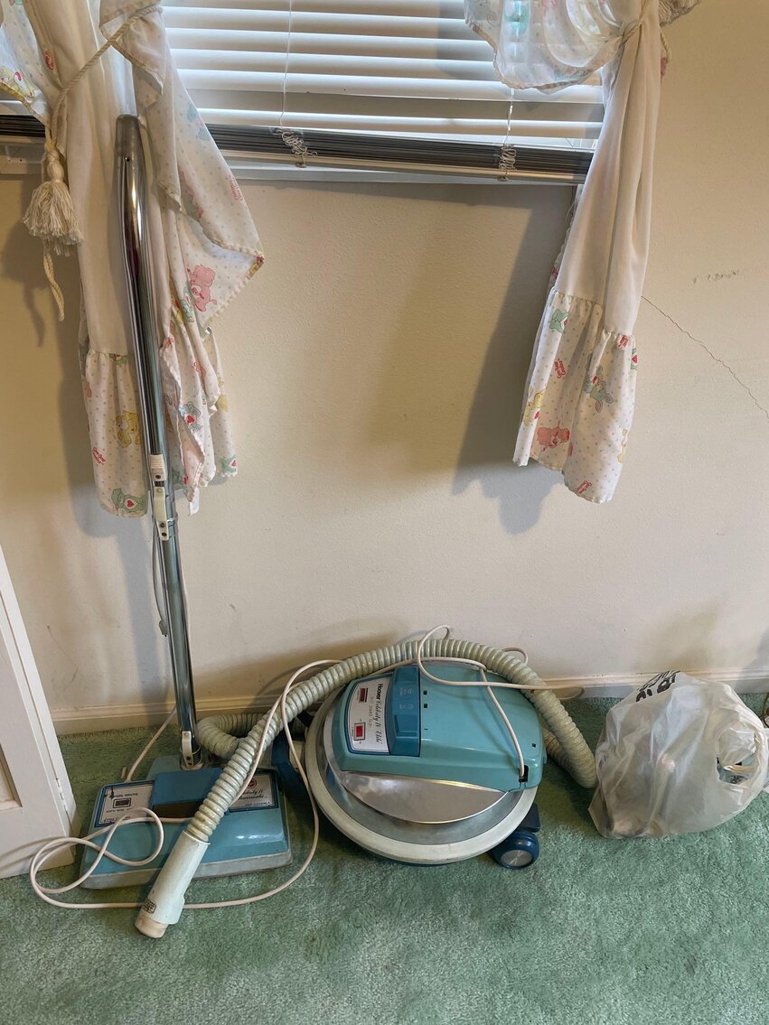 Image for Tools, Antiques, Glassware, Costume and Gold Jewelry, Collectibles, and Furnishings (S Holland Sylvania)