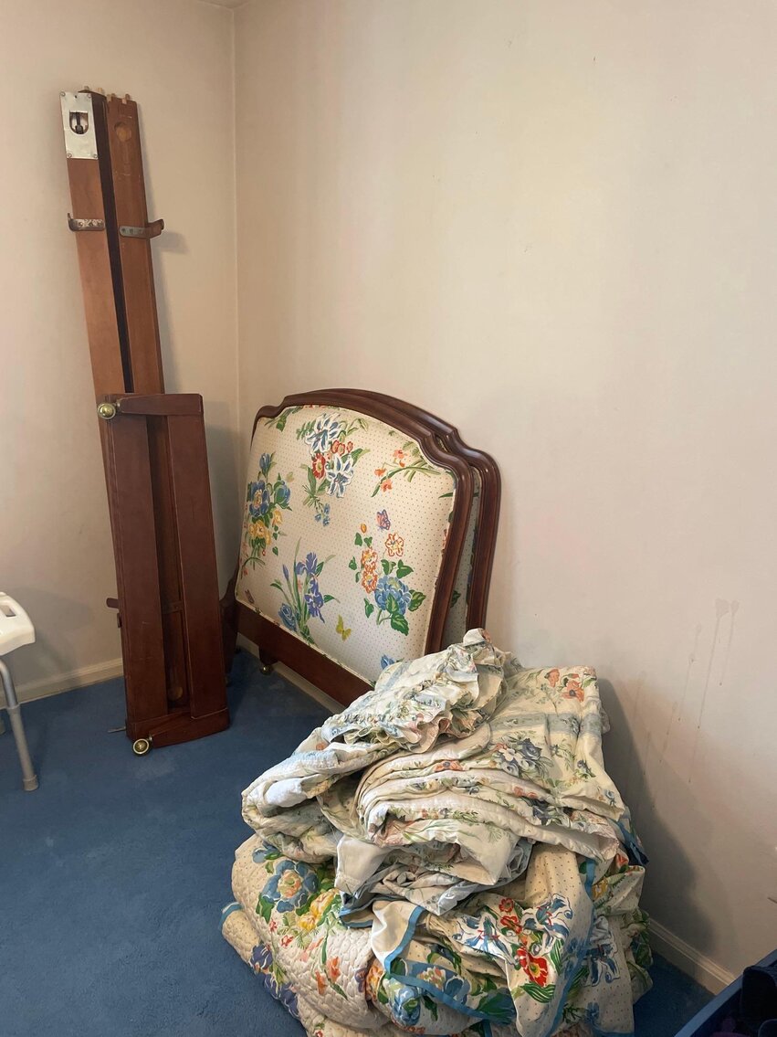 Image for Tools, Antiques, Glassware, Costume and Gold Jewelry, Collectibles, and Furnishings (S Holland Sylvania)