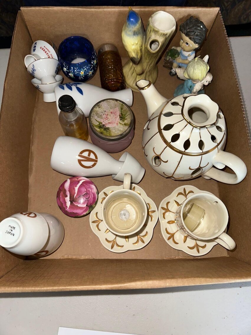 Image for Tools, Antiques, Glassware, Costume and Gold Jewelry, Collectibles, and Furnishings (S Holland Sylvania)