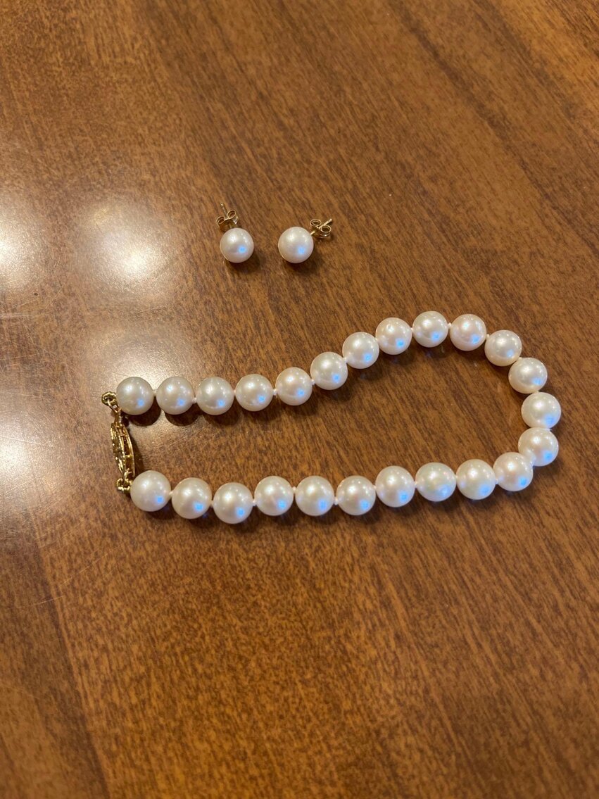 Image for Tools, Antiques, Glassware, Costume and Gold Jewelry, Collectibles, and Furnishings (S Holland Sylvania)