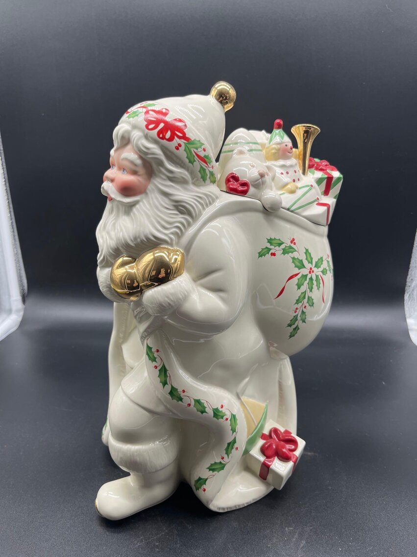 Image for Tools, Antiques, Glassware, Costume and Gold Jewelry, Collectibles, and Furnishings (S Holland Sylvania)