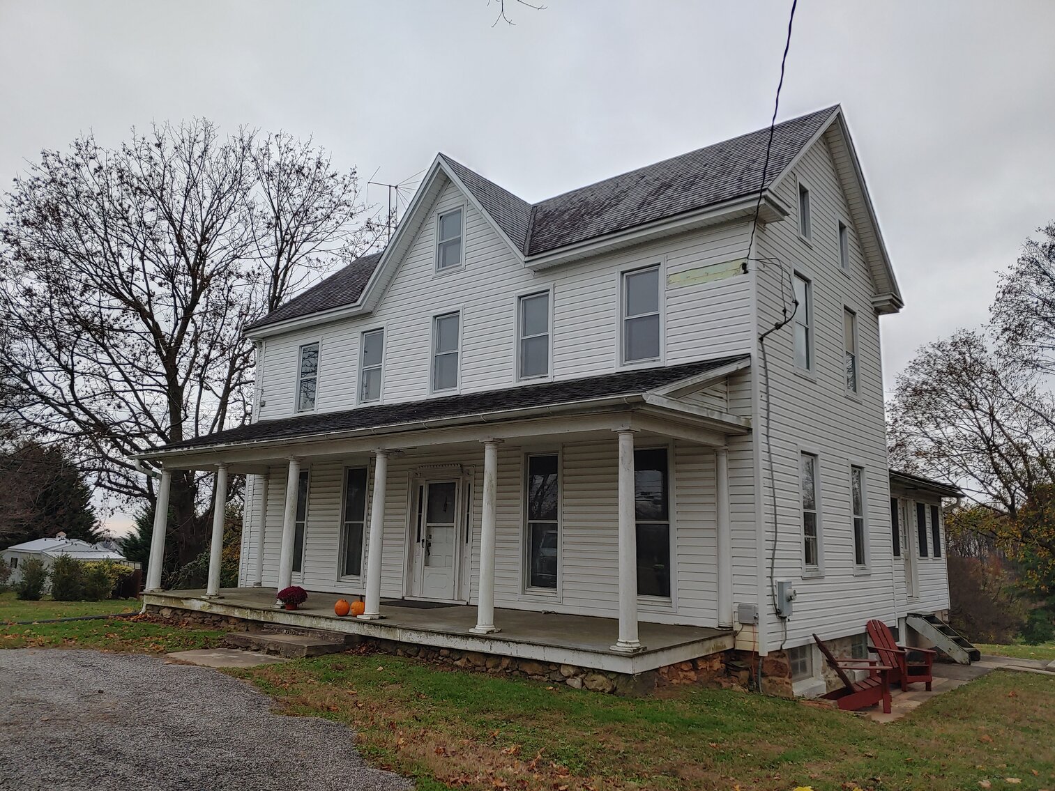 Image for 4 BR, 1.5 BA, 2½-STORY COLONIAL HOME  & 2BR, 2-STORY CARRIAGE HOUSE ON 2.4+/- ACRE LOT