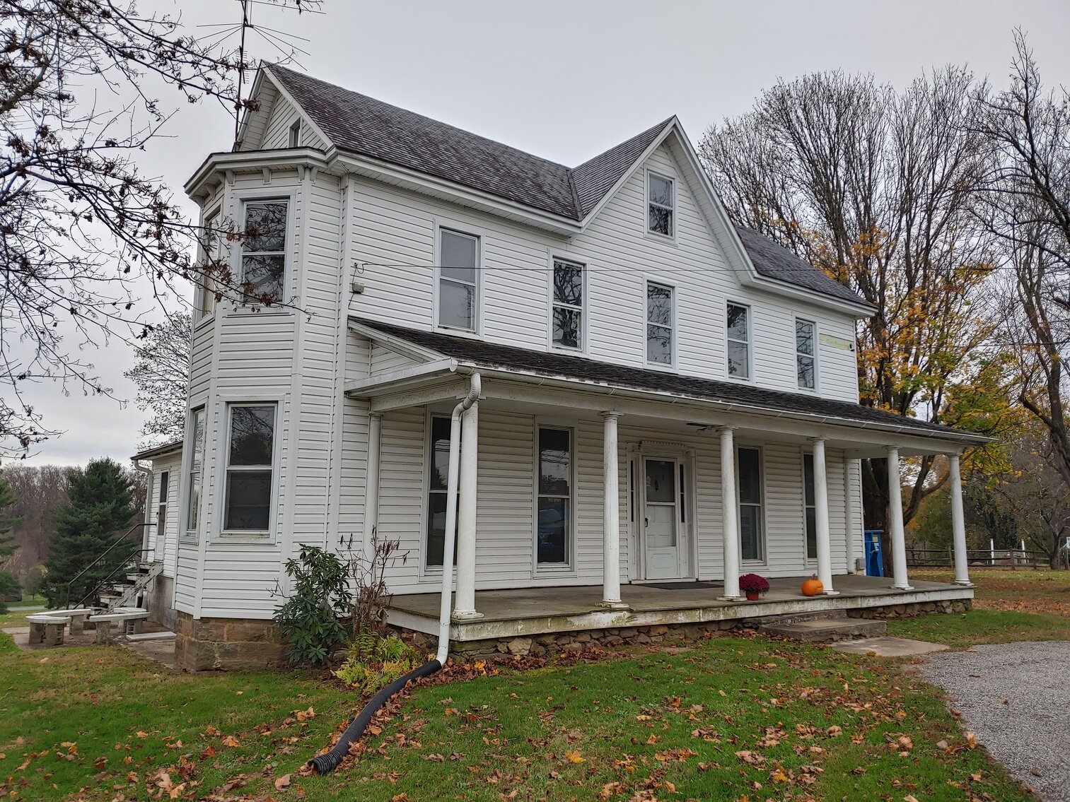 Image for 4 BR, 1.5 BA, 2½-STORY COLONIAL HOME  & 2BR, 2-STORY CARRIAGE HOUSE ON 2.4+/- ACRE LOT