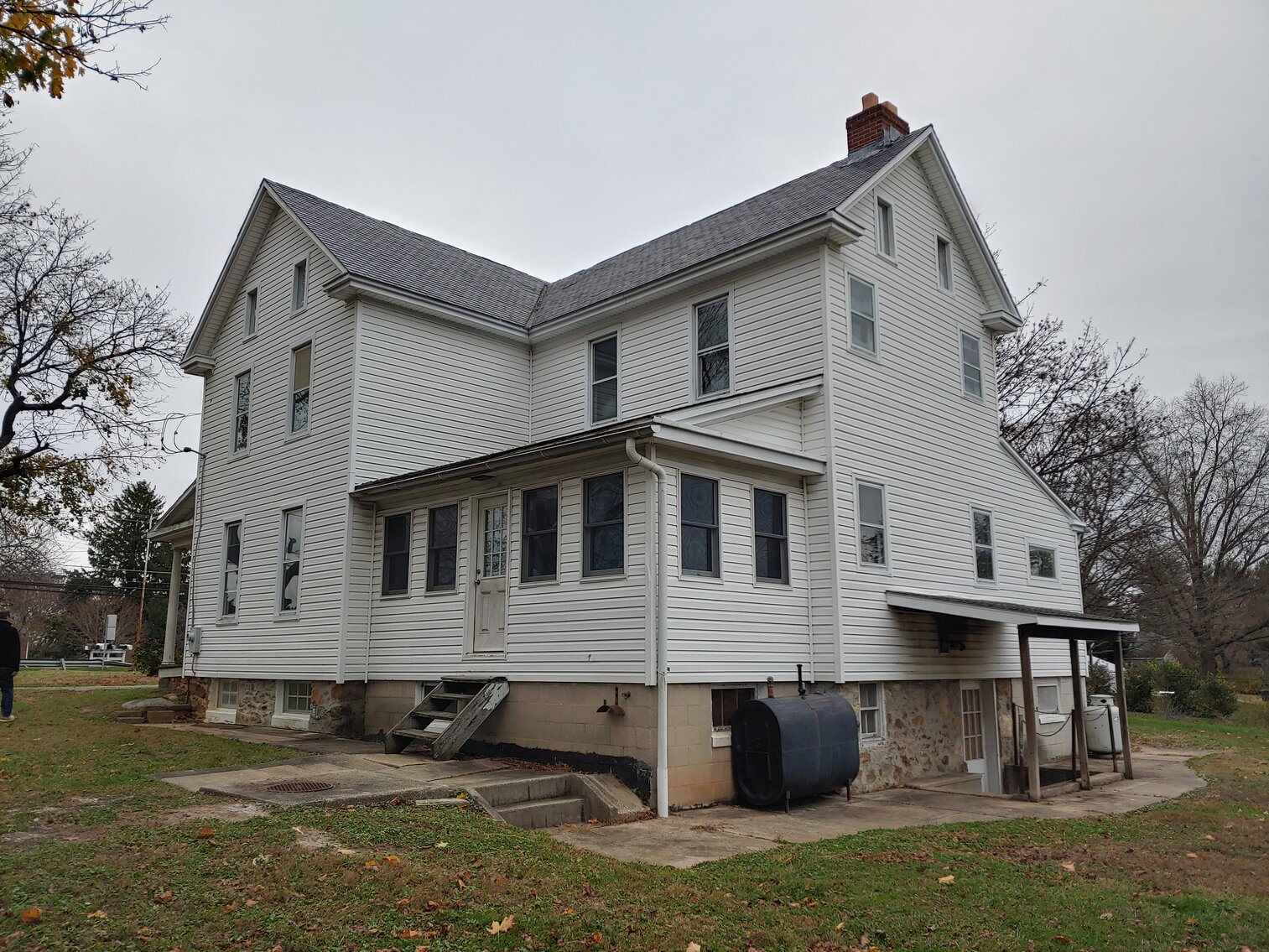 Image for 4 BR, 1.5 BA, 2½-STORY COLONIAL HOME  & 2BR, 2-STORY CARRIAGE HOUSE ON 2.4+/- ACRE LOT