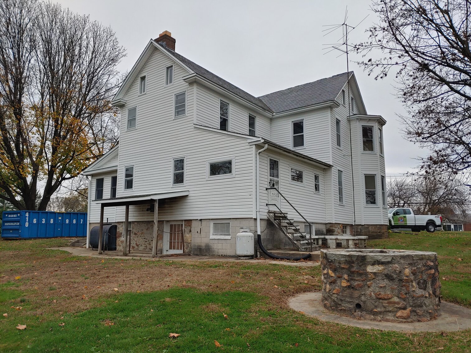 Image for 4 BR, 1.5 BA, 2½-STORY COLONIAL HOME  & 2BR, 2-STORY CARRIAGE HOUSE ON 2.4+/- ACRE LOT