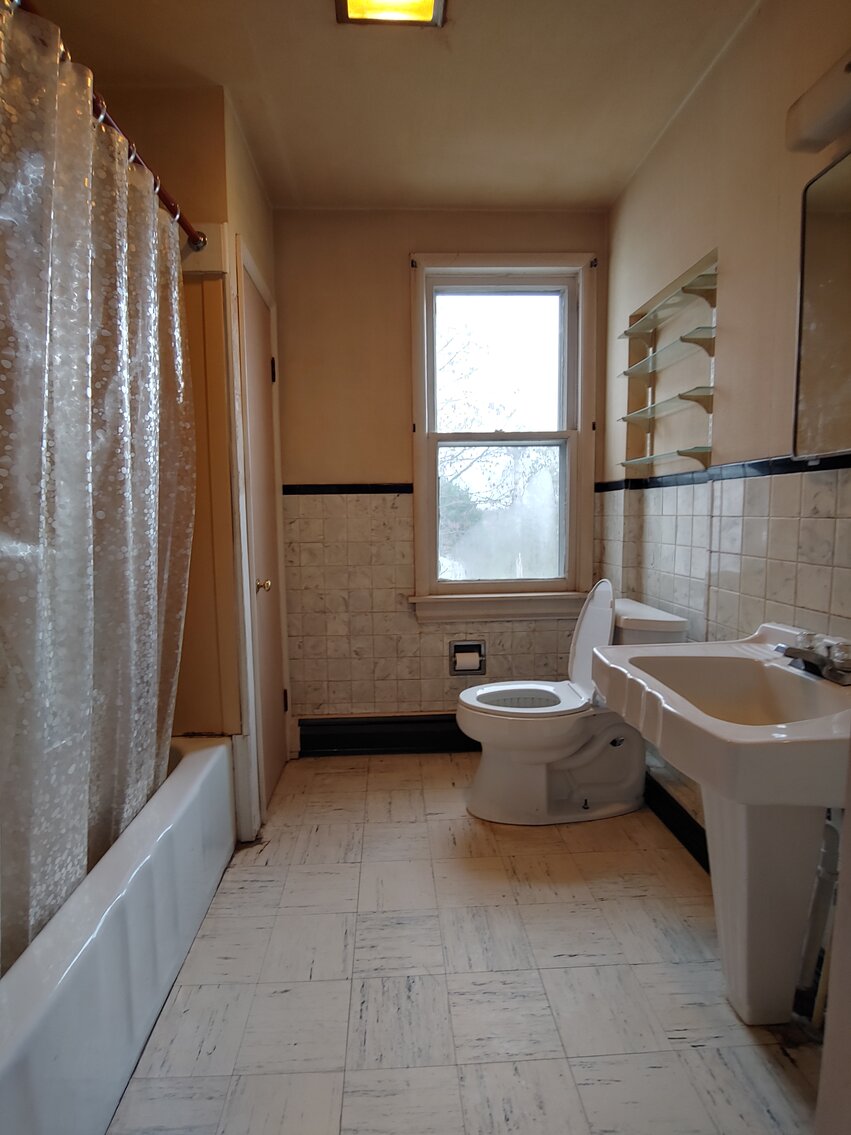 Image for 4 BR, 1.5 BA, 2½-STORY COLONIAL HOME  & 2BR, 2-STORY CARRIAGE HOUSE ON 2.4+/- ACRE LOT