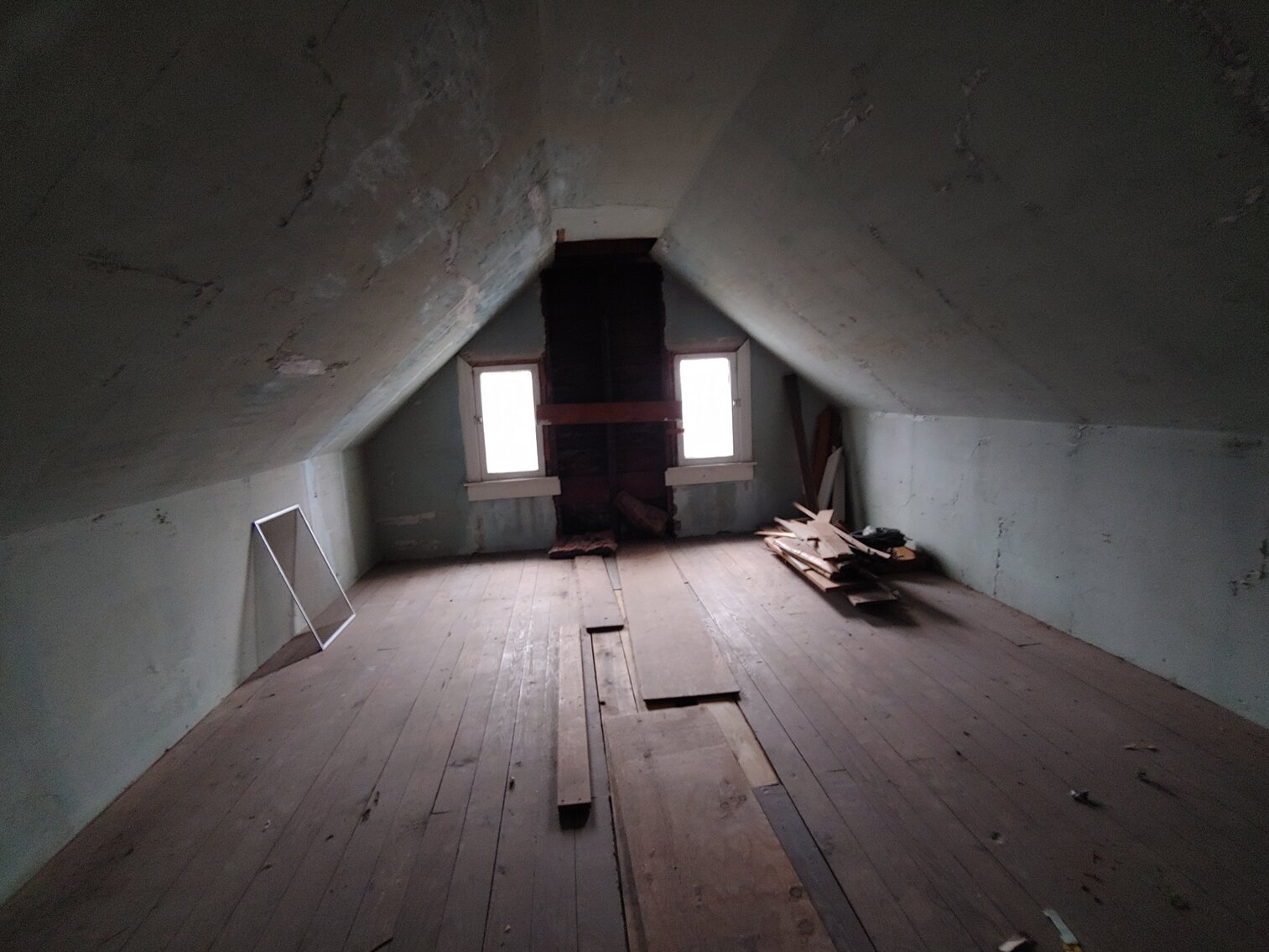 Image for 4 BR, 1.5 BA, 2½-STORY COLONIAL HOME  & 2BR, 2-STORY CARRIAGE HOUSE ON 2.4+/- ACRE LOT