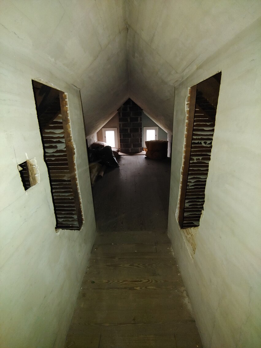 Image for 4 BR, 1.5 BA, 2½-STORY COLONIAL HOME  & 2BR, 2-STORY CARRIAGE HOUSE ON 2.4+/- ACRE LOT