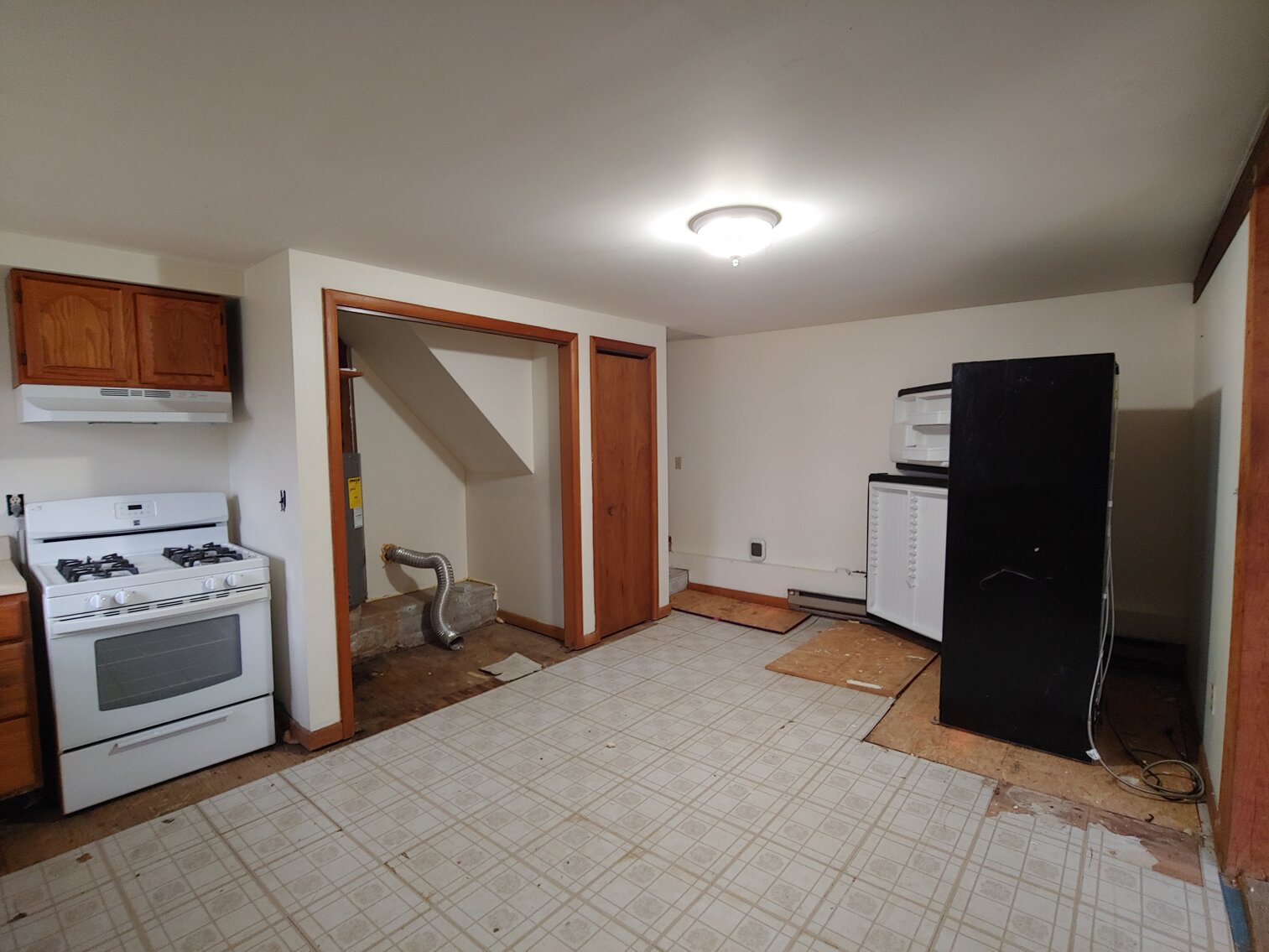 Image for 4 BR, 1.5 BA, 2½-STORY COLONIAL HOME  & 2BR, 2-STORY CARRIAGE HOUSE ON 2.4+/- ACRE LOT