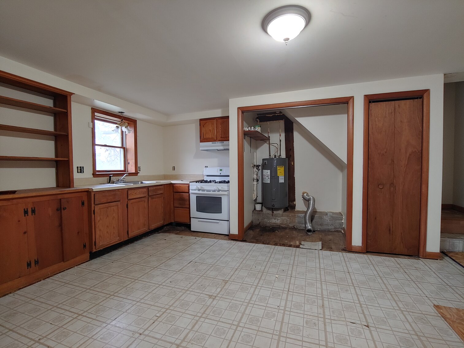 Image for 4 BR, 1.5 BA, 2½-STORY COLONIAL HOME  & 2BR, 2-STORY CARRIAGE HOUSE ON 2.4+/- ACRE LOT