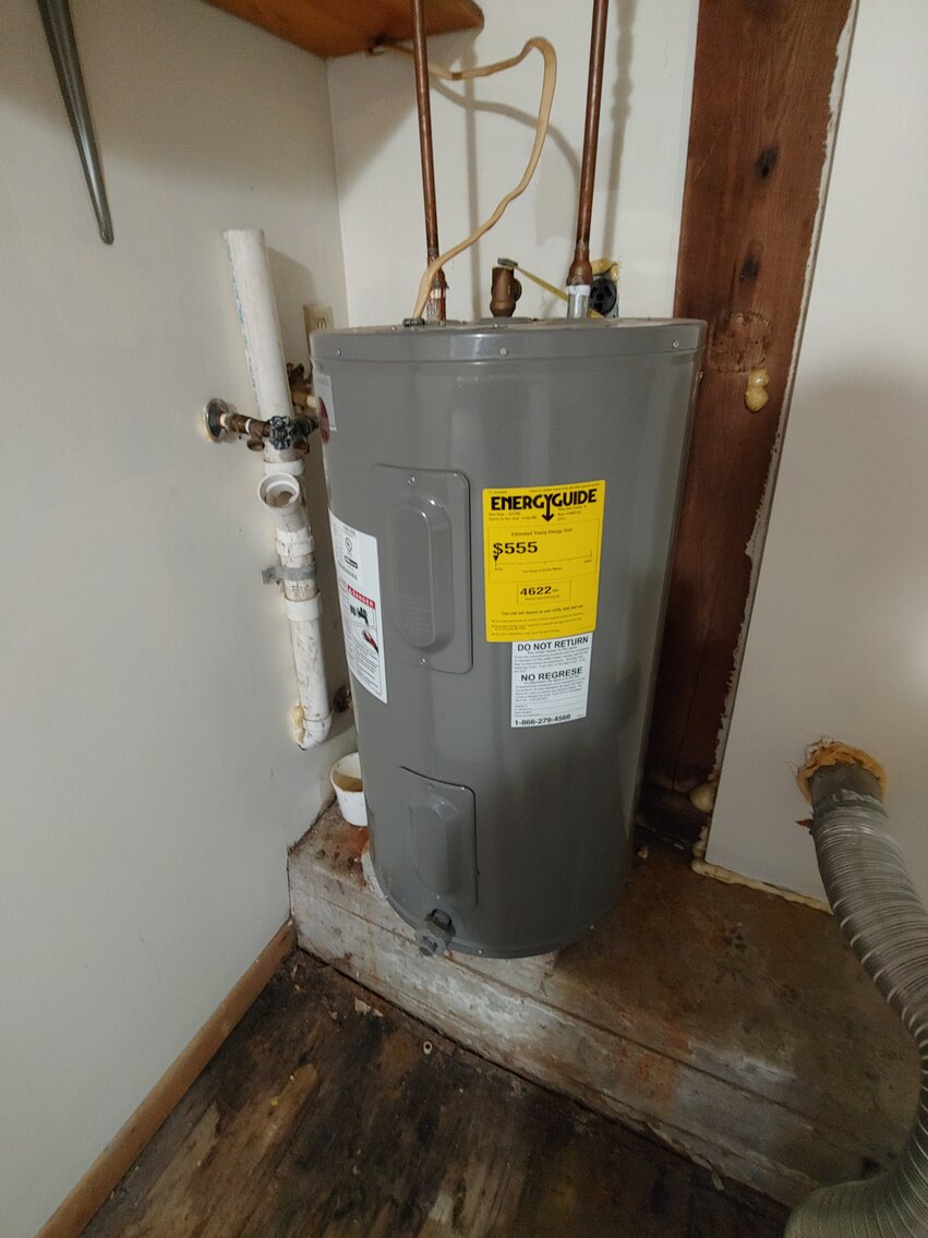 Image for 4 BR, 1.5 BA, 2½-STORY COLONIAL HOME  & 2BR, 2-STORY CARRIAGE HOUSE ON 2.4+/- ACRE LOT