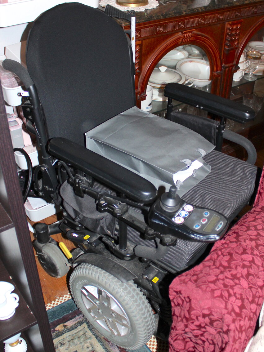 Image for LIVING ESTATE AUCTION