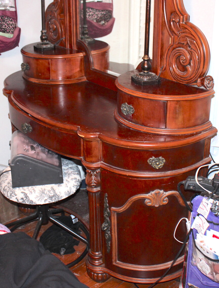 Image for LIVING ESTATE AUCTION