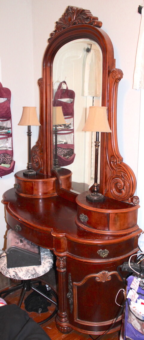 Image for LIVING ESTATE AUCTION