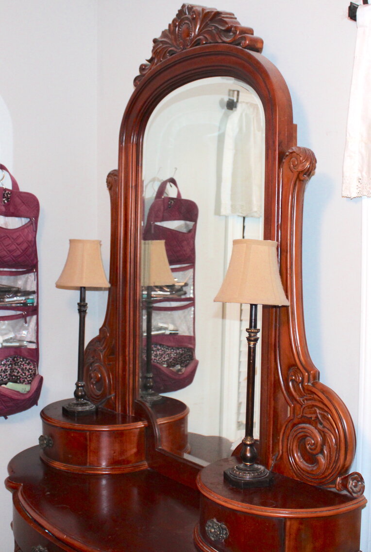 Image for LIVING ESTATE AUCTION