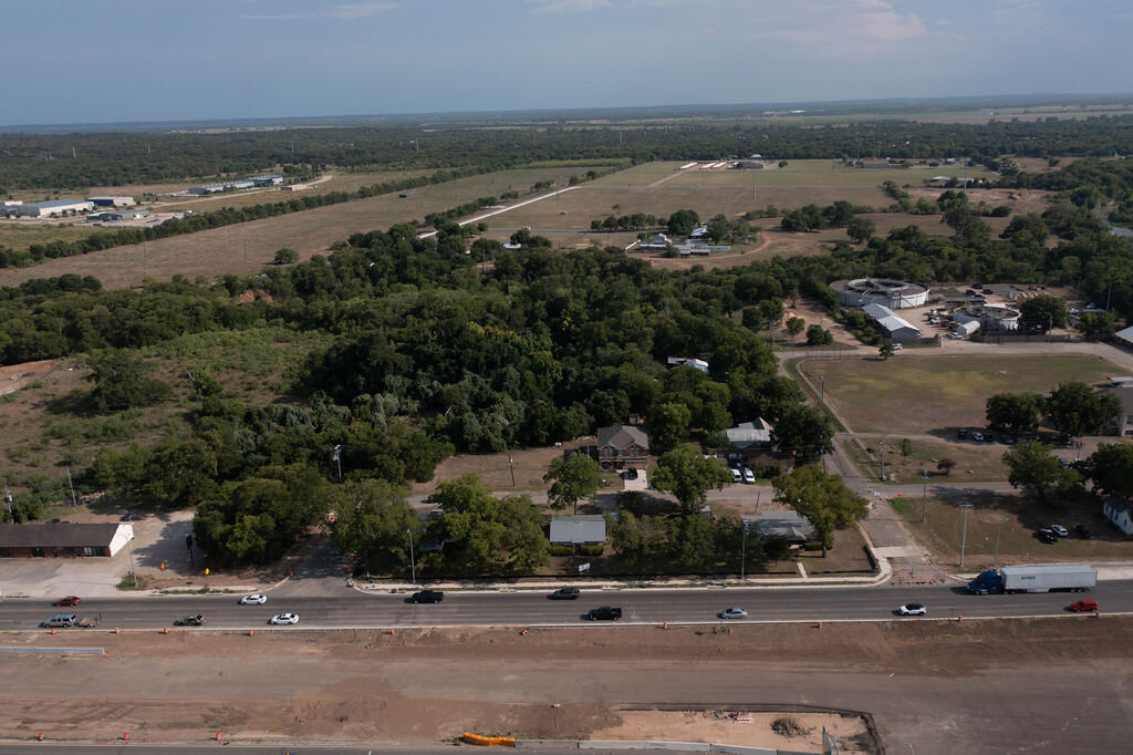 Image for Commercial Listing: 901, 905 and 907 College Street, Bastrop, TX 78602