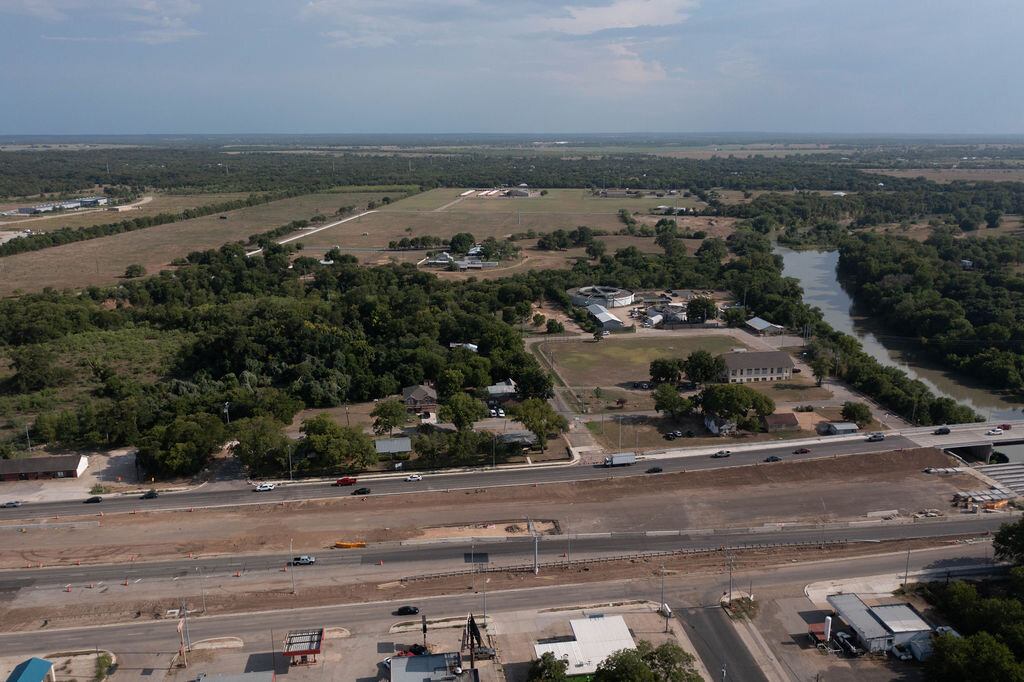 Image for Commercial Listing: 901, 905 and 907 College Street, Bastrop, TX 78602