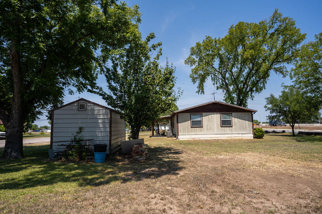 Image for Commercial Listing: 901, 905 and 907 College Street, Bastrop, TX 78602