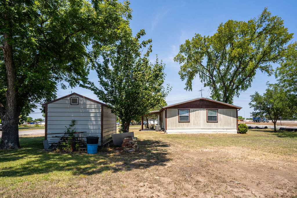 Image for Commercial Listing: 901, 905 and 907 College Street, Bastrop, TX 78602