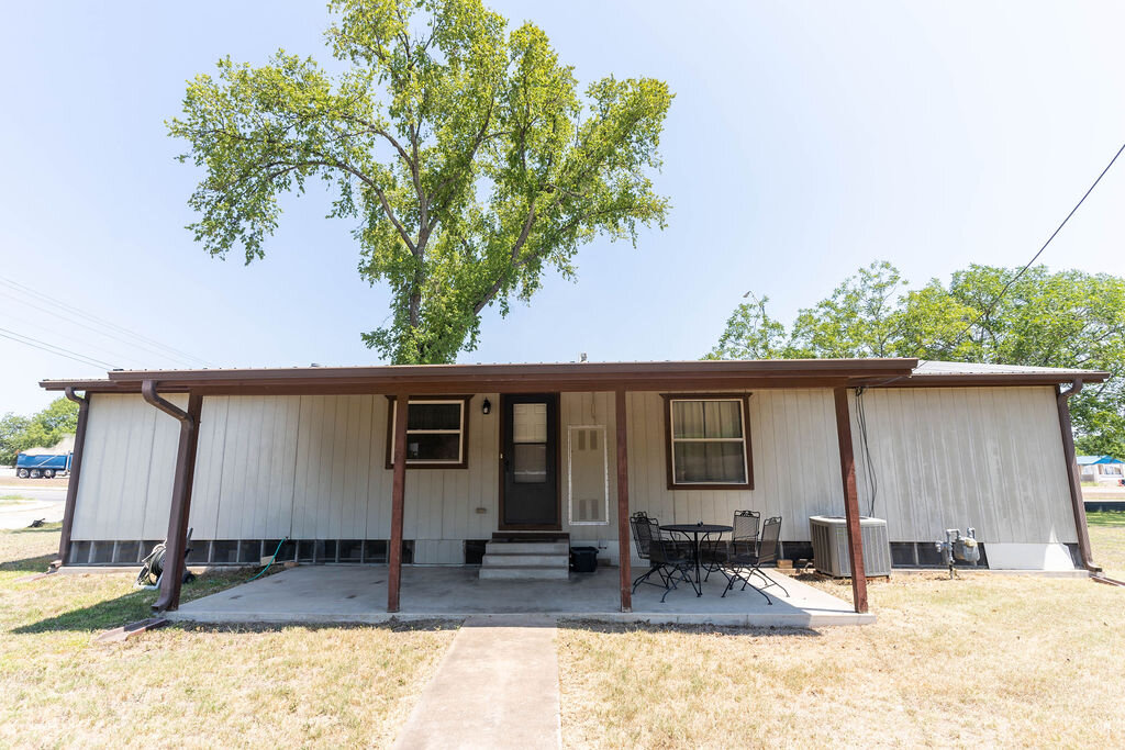 Image for Commercial Listing: 901, 905 and 907 College Street, Bastrop, TX 78602
